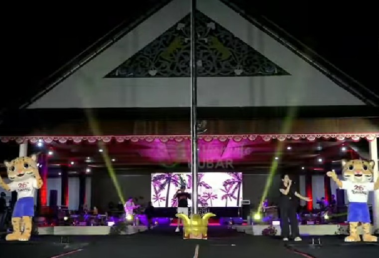 Hujan Tak Surutkan Semangat, Puncak HUT Kutai Barat Berlangsung Spektakuler